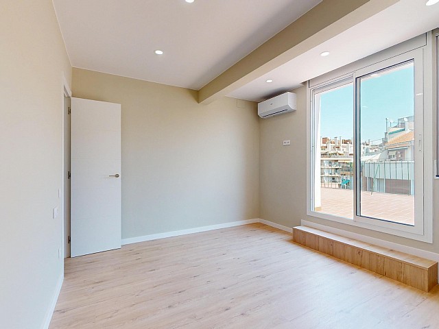 ÁTICO REFORMADO EN VENTA EN PLENO EIXAMPLE DE BARCELONA.