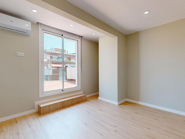 ÁTICO REFORMADO EN VENTA EN PLENO EIXAMPLE DE BARCELONA.