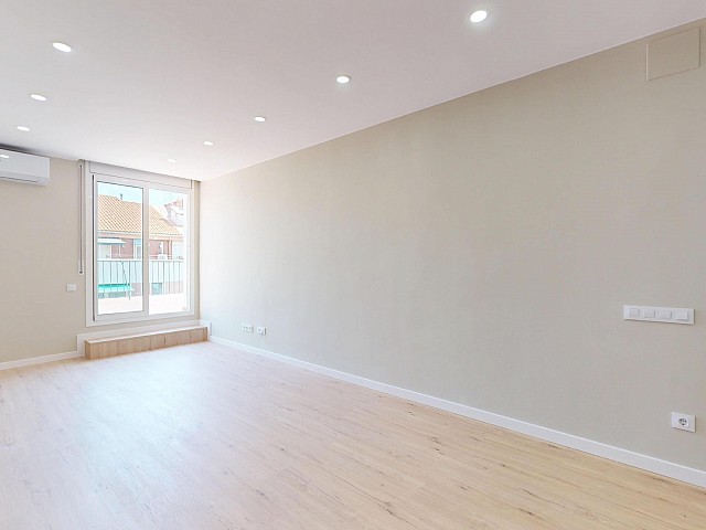 ÁTICO REFORMADO EN VENTA EN PLENO EIXAMPLE DE BARCELONA.