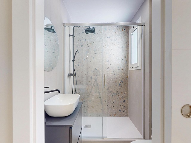 ÁTICO REFORMADO EN VENTA EN PLENO EIXAMPLE DE BARCELONA.