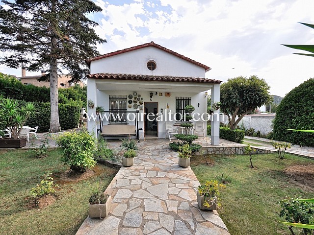 Casa independiente en venta de 120 m2 en magnifica parcela de 650 m2
