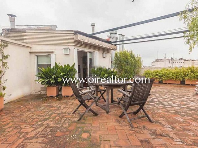 Soleado ático en venta con impresionante terraza de 75m2 en el Eixample Dreta