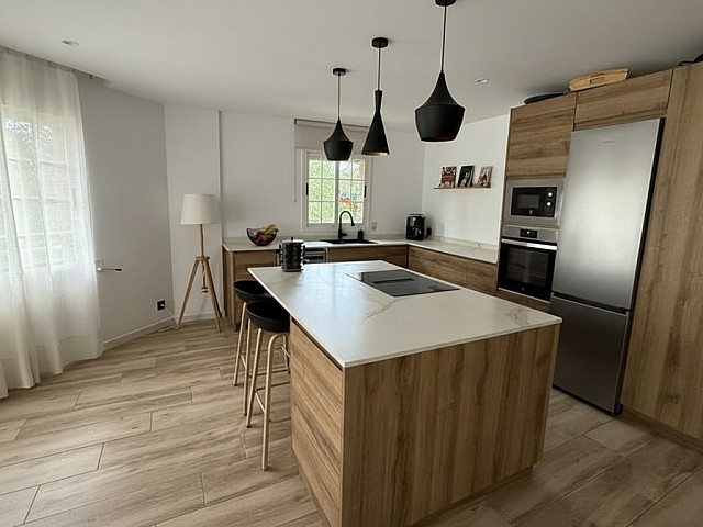 MODERNO CHALET CON VISTA PANORÁMICA AL MAR Y LA MONTAÑA
495.000 €

, Pineda de Mar