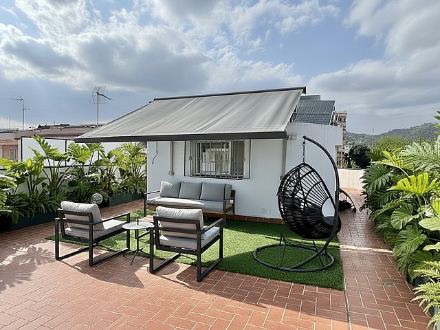 MODERNE CHALET MET PANORAMISCH UITZICHT OP ZEE EN BERGEN