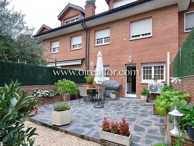 Semi-detached house for sale with a lot of charm in residential area close to the center of Cerdanyola