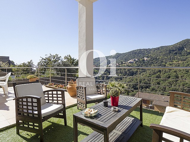 Modernes Haus zu verkaufen in Alella, an der Küste von Maresme