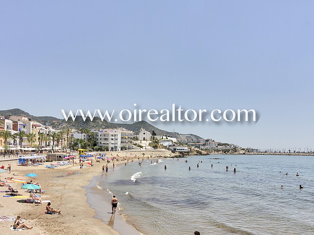 Spectacular ground floor with private garden in Terramar, Sitges