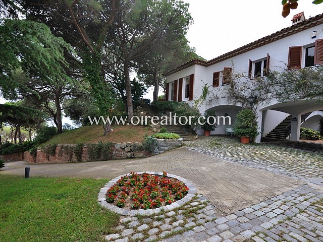 Preciosa villa estilo mediterráneo en venta con vistas al mar en Premià de Dalt