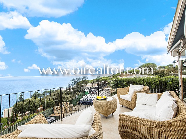 Excel·lent casa amb acabats de primeres qualitats i vistes frontals al mar en Cala Canyelles, Costa Brava
