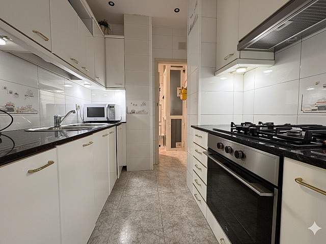 Oportunidad Única de Inversión en Barcelona: Piso Exclusivo por Precio y Ubicación