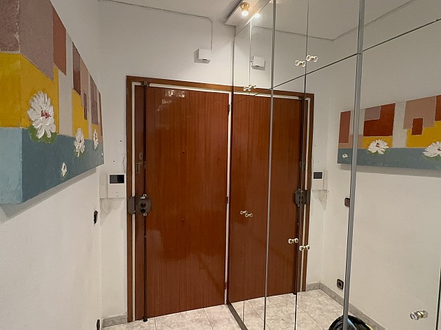 Oportunidad Única de Inversión en Barcelona: Piso Exclusivo por Precio y Ubicación