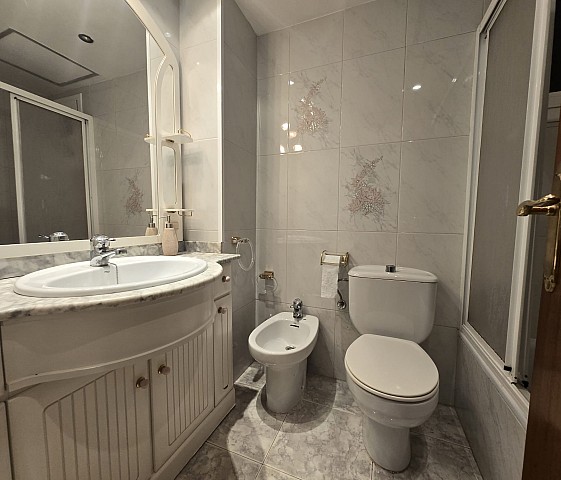 Oportunidad Única de Inversión en Barcelona: Piso Exclusivo por Precio y Ubicación