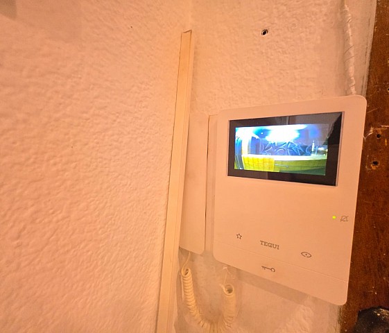 Oportunidad Única de Inversión en Barcelona: Piso Exclusivo por Precio y Ubicación