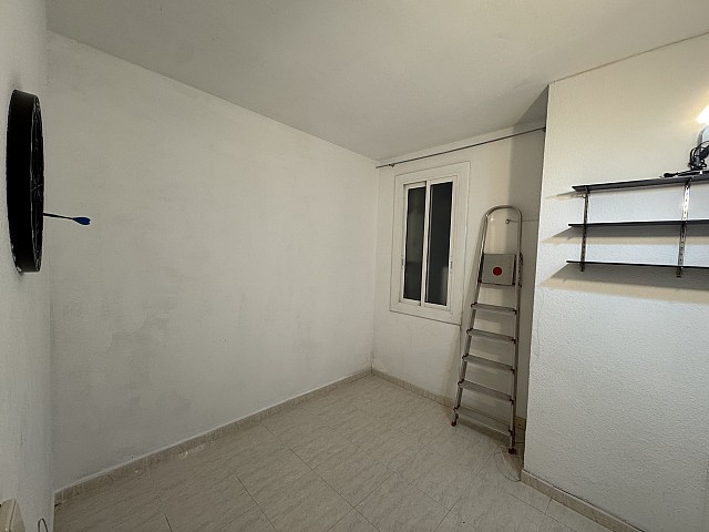 Oportunidad Única de Inversión en Barcelona: Piso Exclusivo por Precio y Ubicación