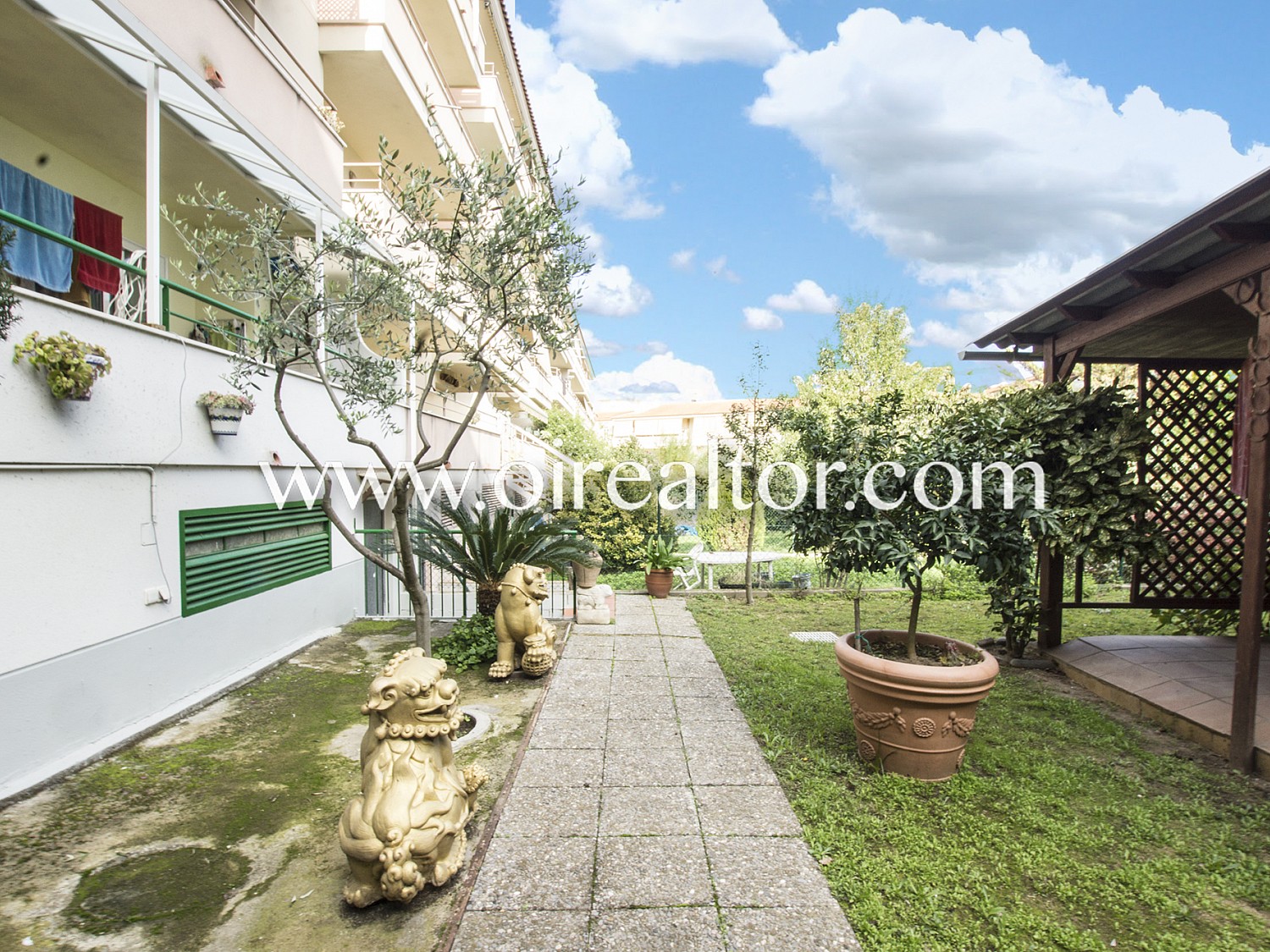 Красивая квартира для продажи с садом 400м2 в Бланесе, Коста Брава