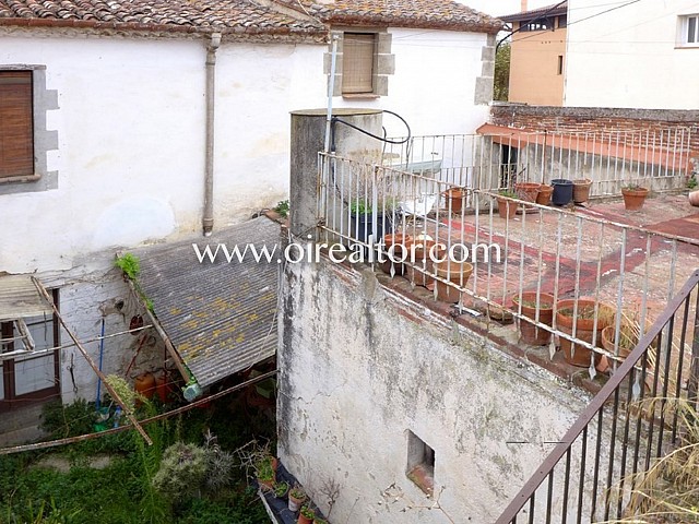 Centennial townhouse for sale in the center of Sant Andreu de Llavaneres.
