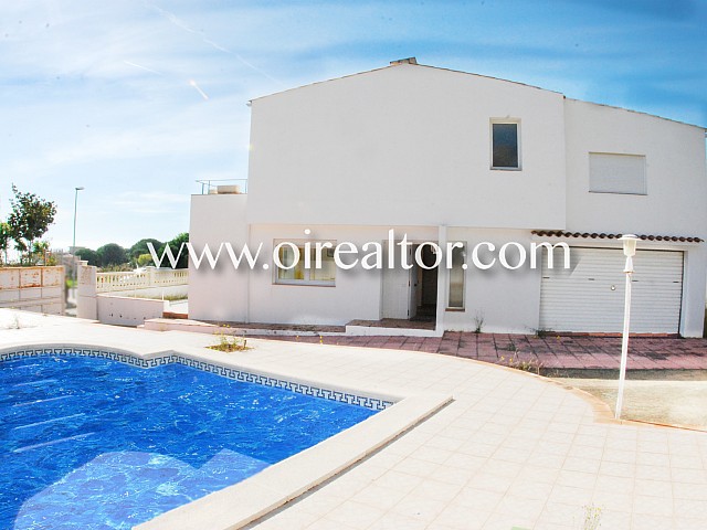 Preciosa casa en venta en la urbanización Normax en Lloret de Mar, Costa Brava