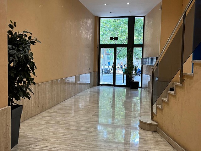 Piso luminoso con terraza y parking en Buenaventura Muñoz