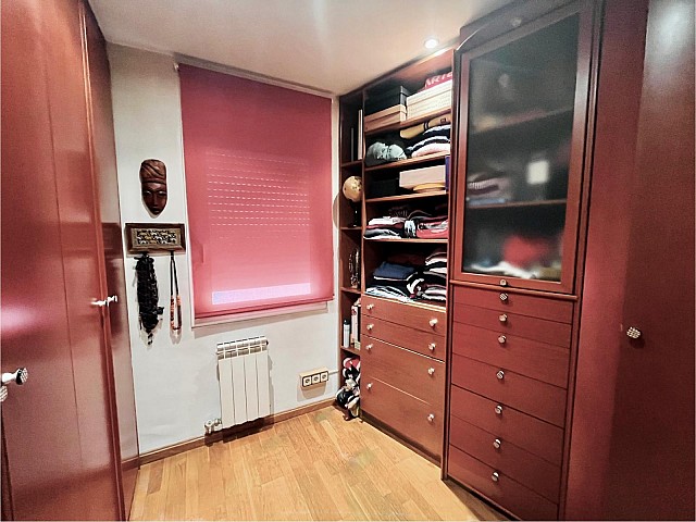 Piso luminoso con terraza y parking en Buenaventura Muñoz