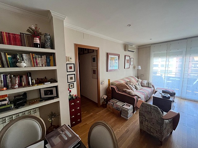 Piso luminoso con terraza y parking en Buenaventura Muñoz