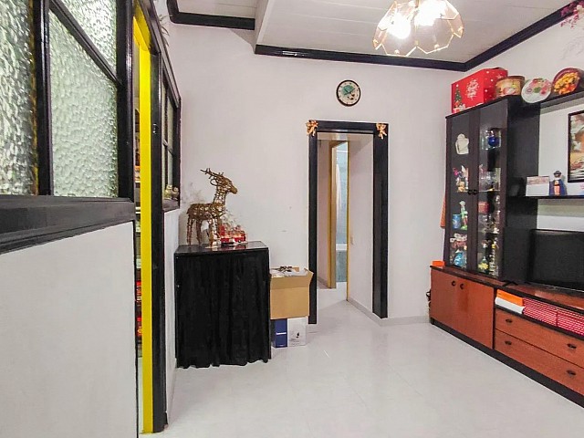 Oportunidad en Poble Sec: Piso a Reformar con Gran Potencial