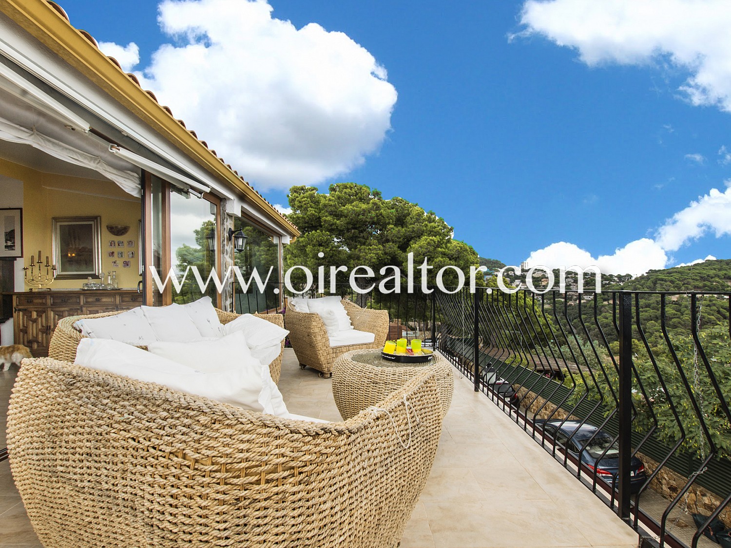 Отличный дом в аренду с возможностью покупки с первоклассной отделкой и фронтальным видом на море в Кала Канеллас, Коста Брава