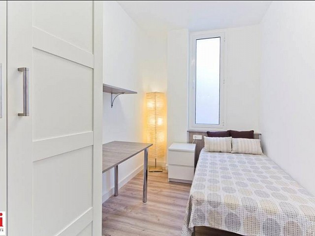 Heller Schlafbereich in Luxus-Wohnung zur Miete im Viertel Eixample Esquerra in Barcelona
