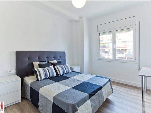 Bright and cosy double bedroom in luxurious apartment for rent in Barcelona
