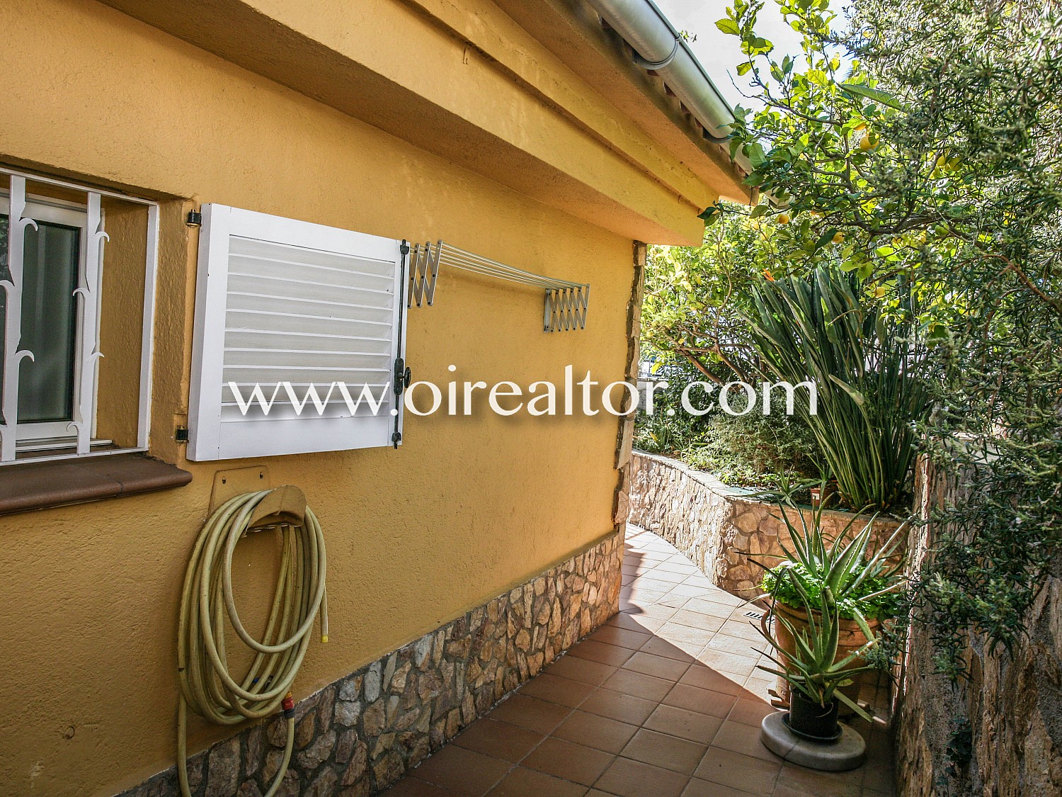 Продается красивый дом с панорамным видом на пляж Кала Каньель в Ллорет де Мар, Коста Брава.
