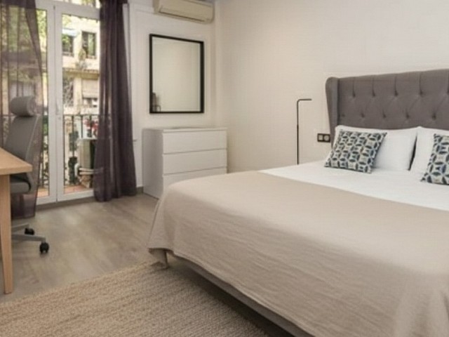 گزینه تجاری: «فروش آپارتمان: خیابان پارلامنت ۲۳، در مجاورت گذرگاه مشهور پِر کالدِرس.