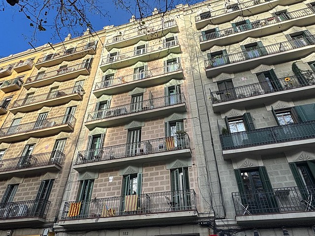 Piso en venta en Passeig de Sant Joan – Luz, diseño y elegante