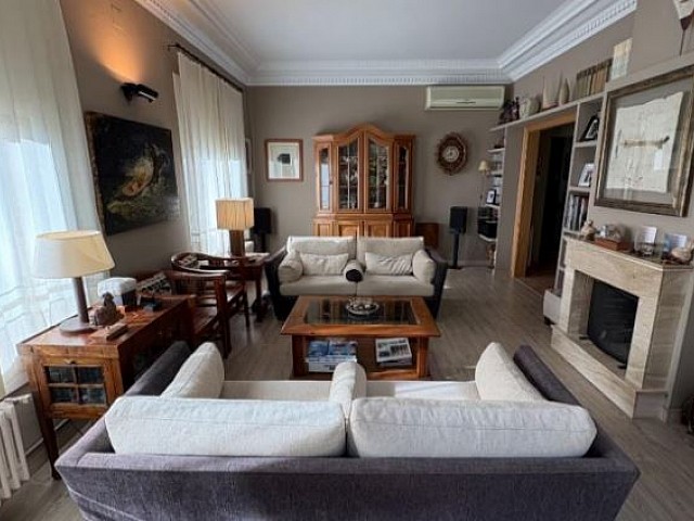 منزل أو فيلا للبيع مع حديقة ومنطقة استرخاء في ساريا، برشلونة.