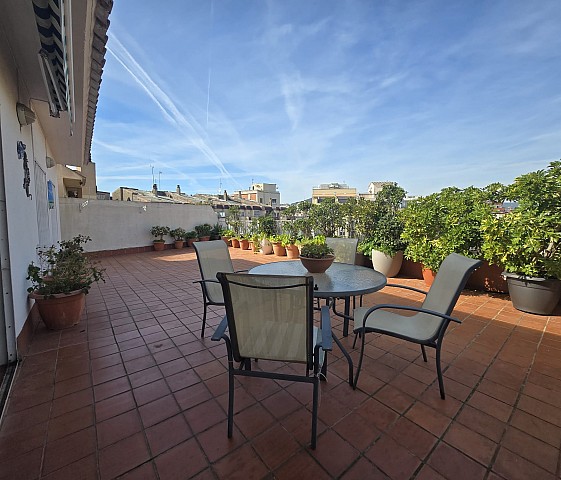 Attico in vendita con terrazza di 80 m² a Navas, Barcellona.
