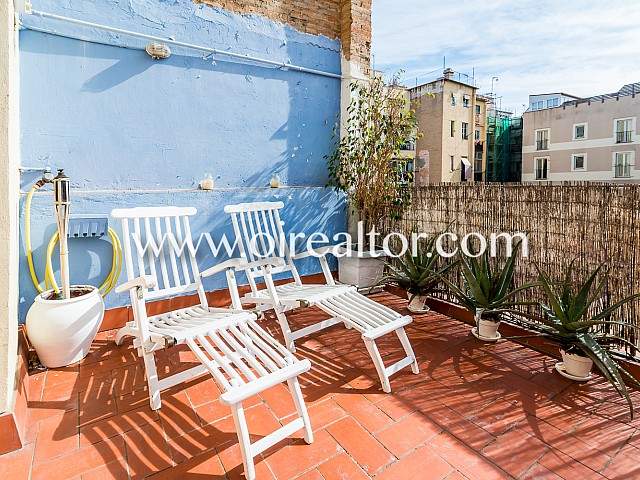 Beautiful designer apartment for sale with sunny terrace in the old town of Barcelona