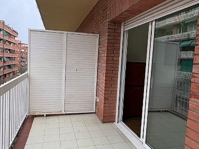 شقة للبيع في إيكسامبل رايت shaqat lilbaye fi 'iiksambil rayt