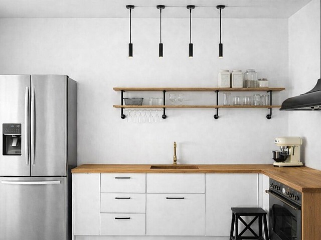 Por 540.000 €, descubre este dúplex totalmente reformado de 60 m² interiores + 33 m² de terraza privada con vistas espectaculares a Montjuïc. 3 habitaciones configurables, 2 baños, cocina de diseño, veranda acristalada extra y una terraza de ensueño orien