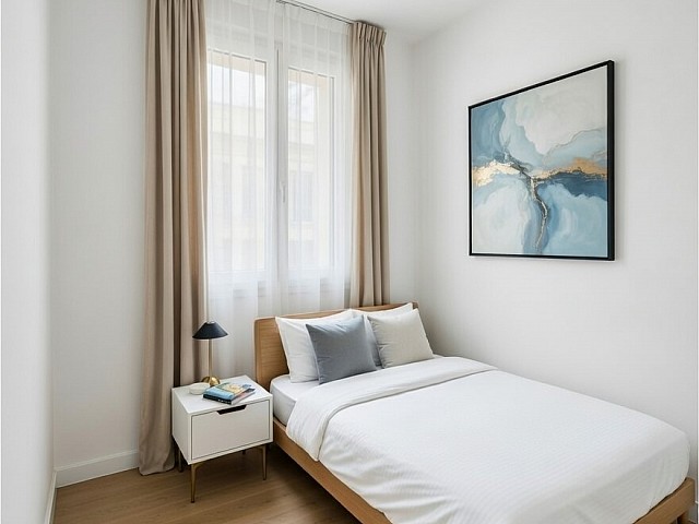 Pour 540 000 €, découvrez ce duplex entièrement rénové de 60 m² intérieurs lumineux + 33 m² de terrasse privée ensoleillée avec vues spectaculaires sur Montjuïc. Configurable en 3 chambres, 2 salles de bain, cuisine design haut de gamme, véranda vitrée su