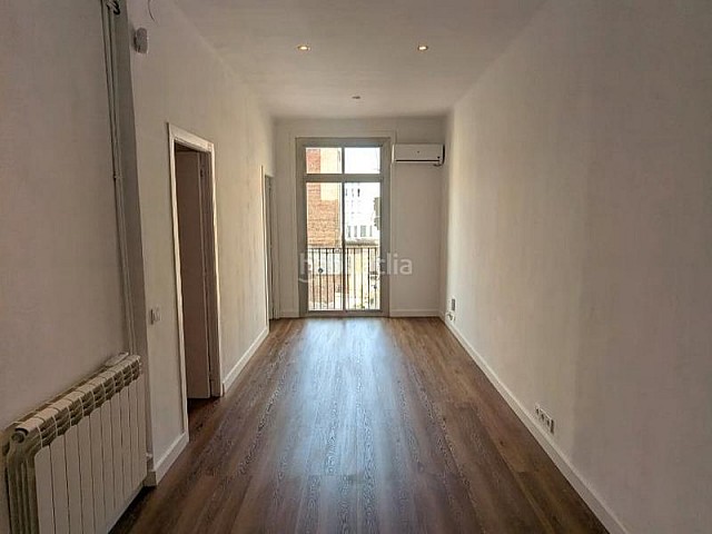 Квартира на продажу в районе Сантс, Барселона