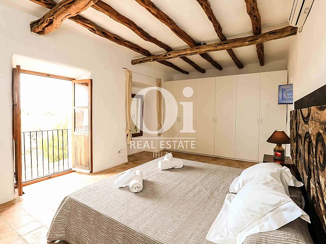 Blick in ein Schlafzimmer der Villa zur Miete Woche, Ibiza