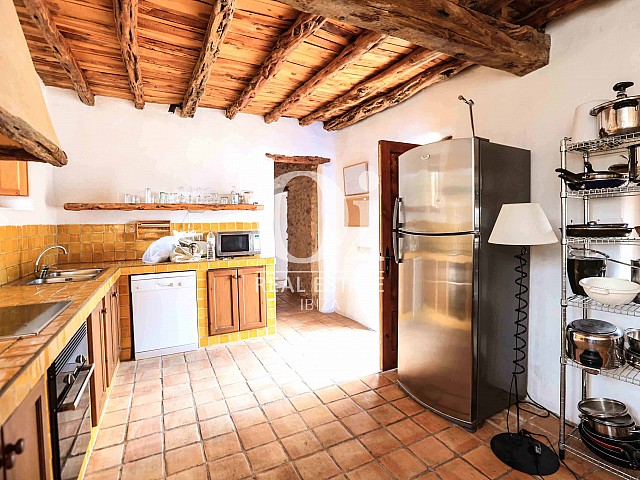 Cocina de casa en alquiler vacacional en zona Puig d'en Valls, Ibiza