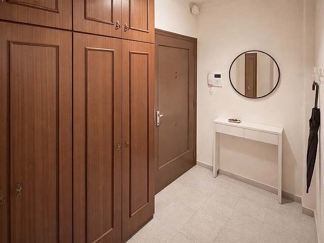 Apartment with Renovation Potential in Zona Franca – Barcelona