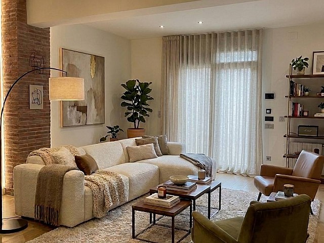 عقار واسع مجدد مع مدخل مستقل وإمكانات استثمارية عالية