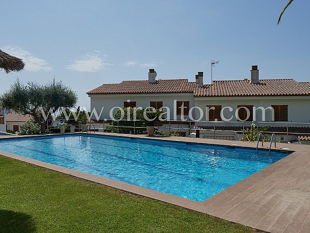 Estupenda casa adossada amb vistes al mar i apartament independent