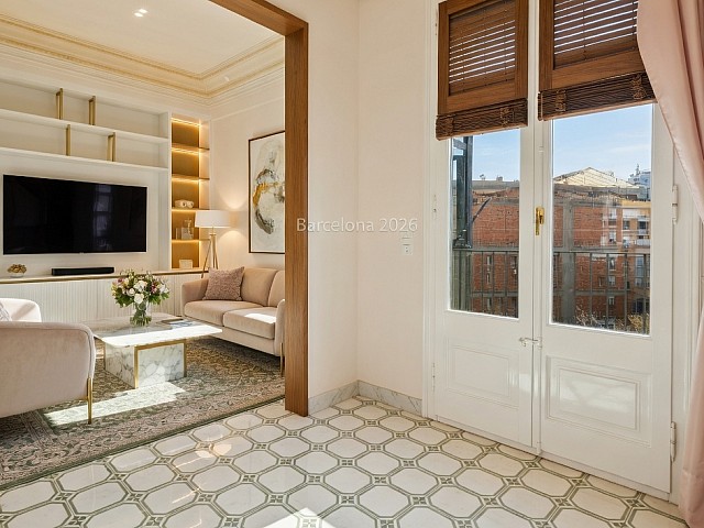 Piso en venta en finca regia en Sant Antoni Eixample Barcelona