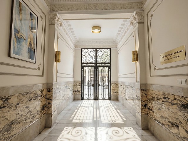 Piso en venta en finca regia en Sant Antoni Eixample Barcelo