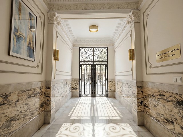 Piso en venta en finca regia en Sant Antoni Eixample Barcelo