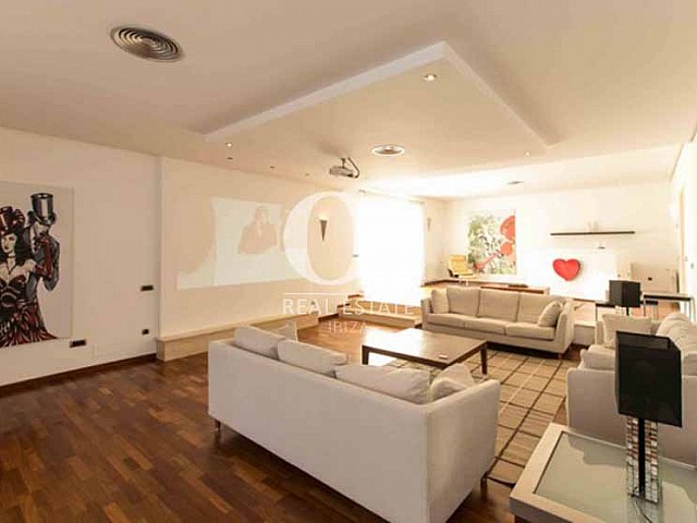 Sala de estar de villa de lujo en alquiler en Ibiza