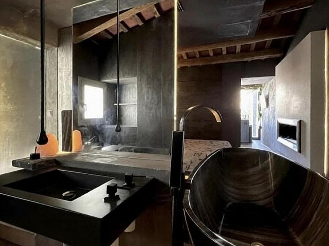 Exclusivo Ático con Terraza y Piscina en el Corazón de Barcelona