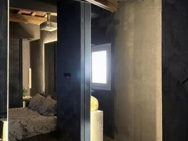 Exclusivo Ático con Terraza y Piscina en el Corazón de Barcelona