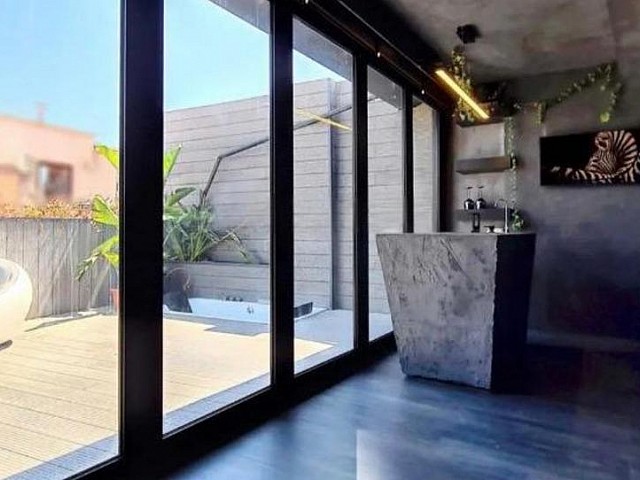 Exclusivo Ático con Terraza y Piscina en el Corazón de Barcelona